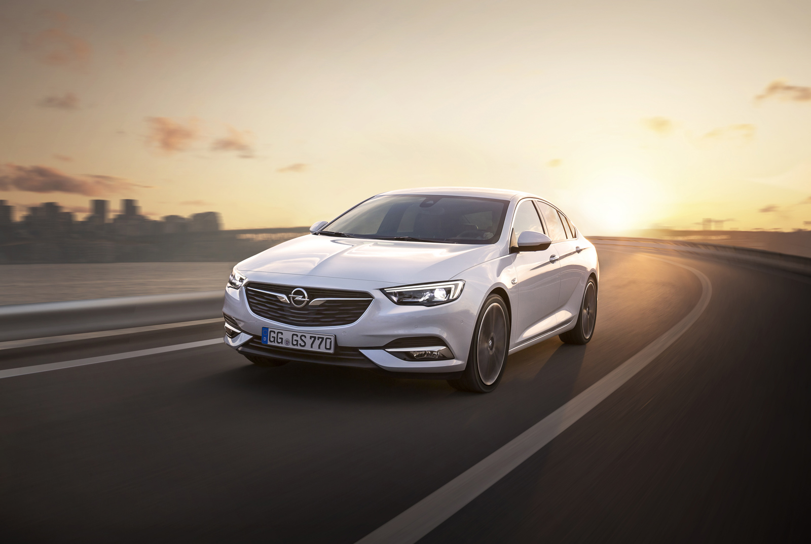 Insignia Grand Sport frumsýndur hjá Benna