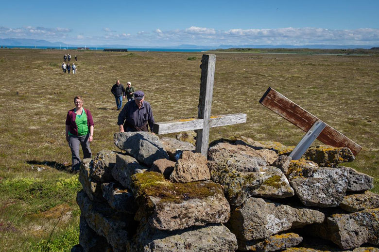 Gengið að prestvörðunni í blíðskaparveðri