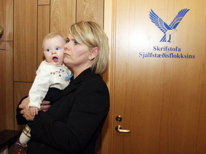Fimm mánaða á framboðsfundi með mömmu