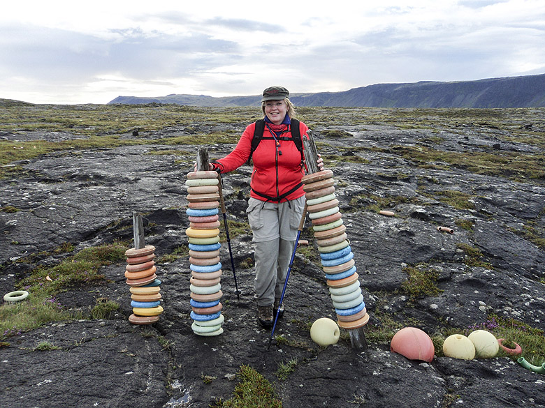 Stórbrotið Háberg í Herdísarvík að molna í Atlantshafið