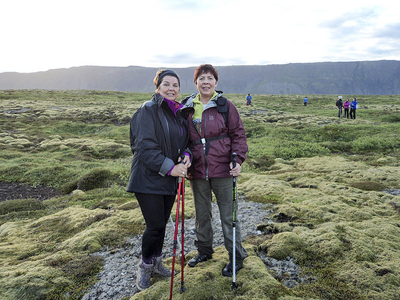 Stórbrotið Háberg í Herdísarvík að molna í Atlantshafið