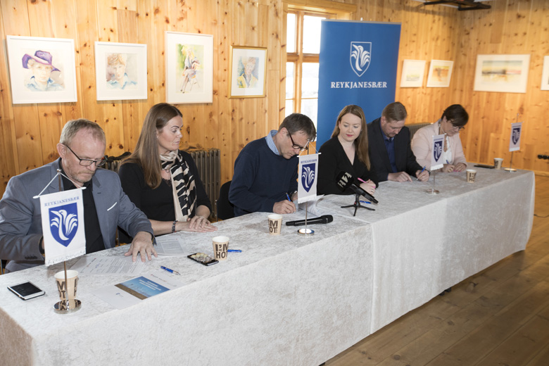 Bjartir tímar framundan - segir nýr meirihluti Reykjanesbæjar