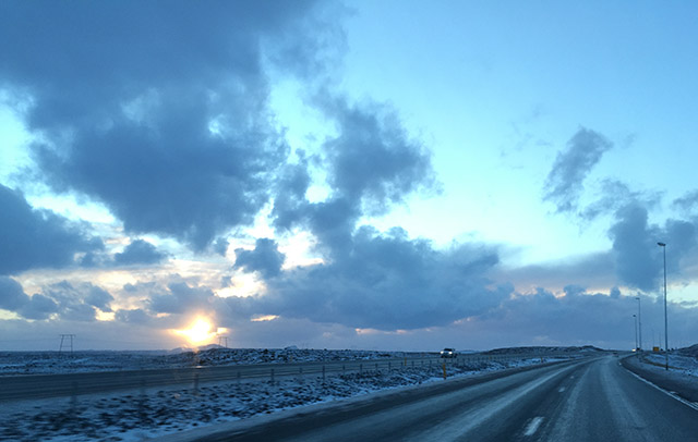 Reykjanesbrautin malbikuð í dag