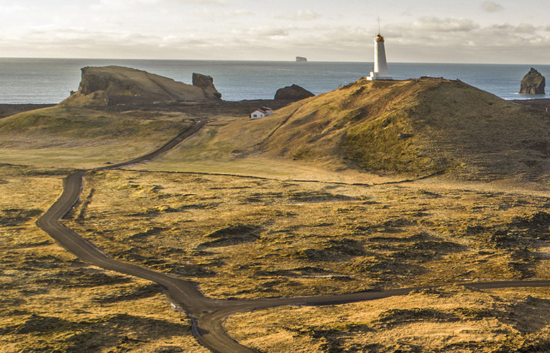 Jarðskjálfti út af Reykjanestá í morgun