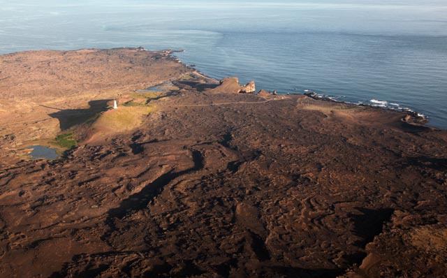 Gengið frá Háleyjabungu að Reykjanesvita