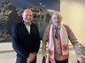 Sveinn Pálsson sæmdur gullmerki KSÍ á 90 ára afmælisdegi Reynis