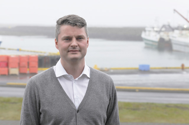 Kominn í gulan búning eftir korter