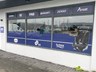 Braut rúður í bílum og fyrirtæki