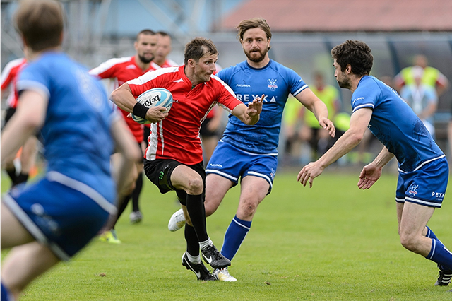 Franskir sjóliðar leika rugby í Vogum