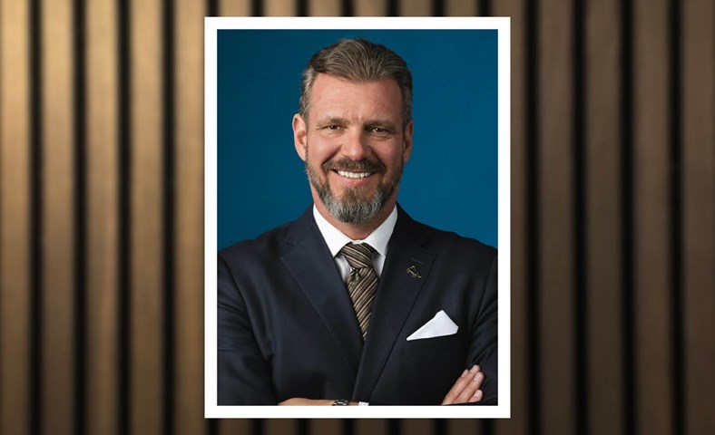 Það næstum sýður upp úr í heita pottinum