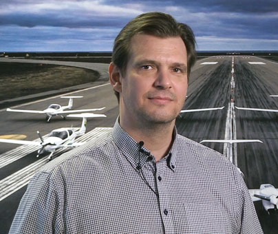 Hvetja konur til að læra flugvirkjun
