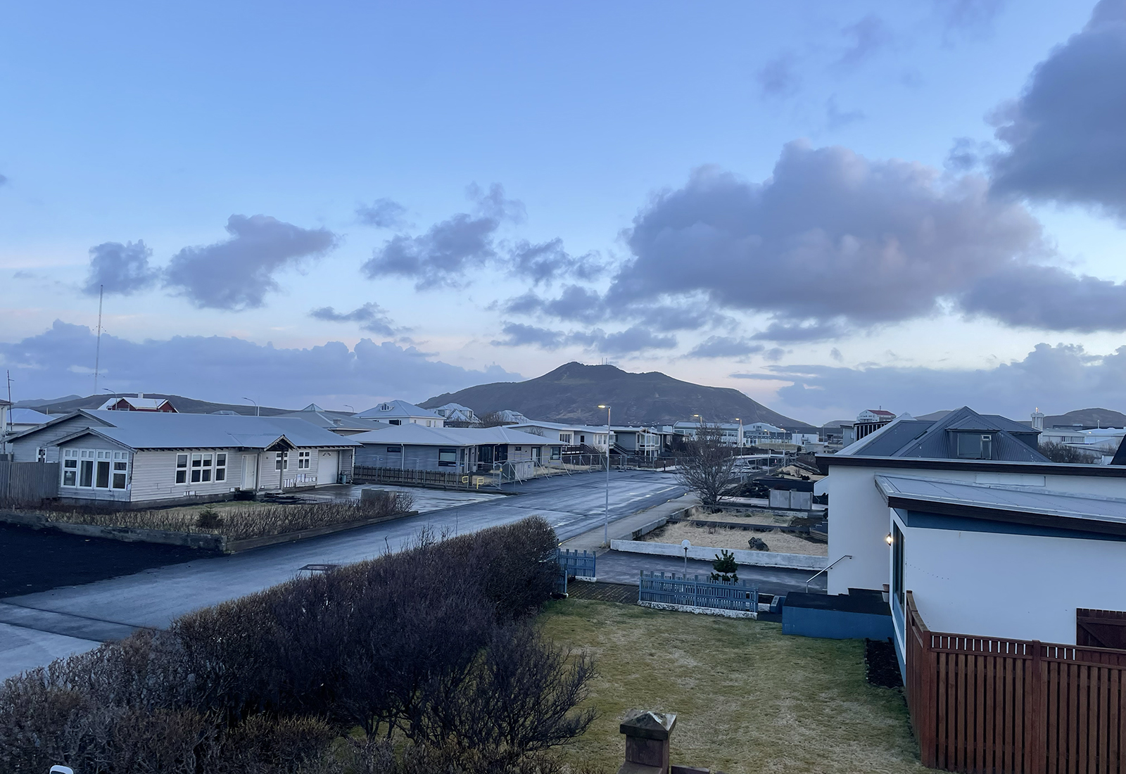Íbúar fá að fara framhjá lokunarpóstum til Grindavíkur