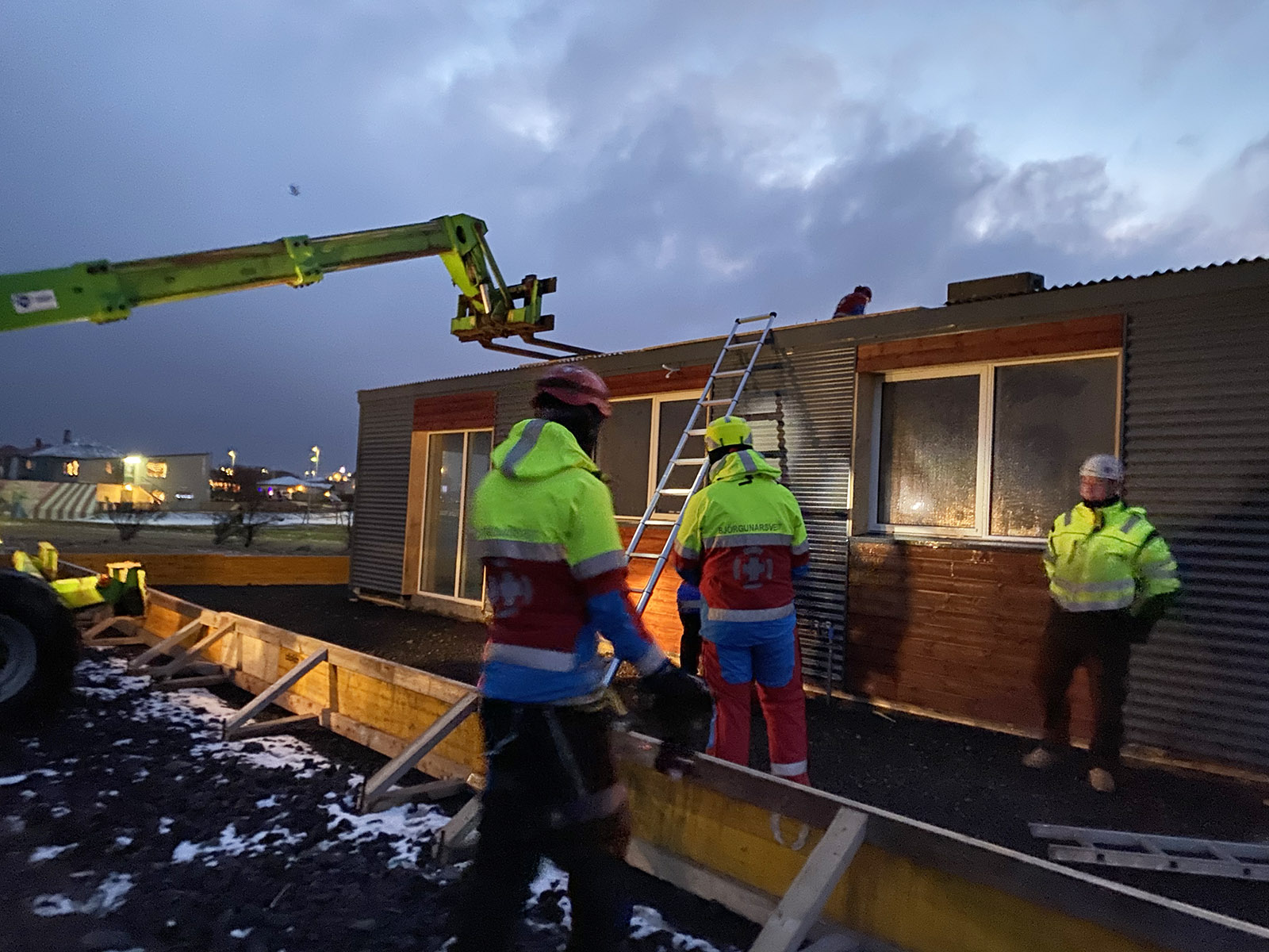 Þaktjón í vonsku veðri í Sandgerði