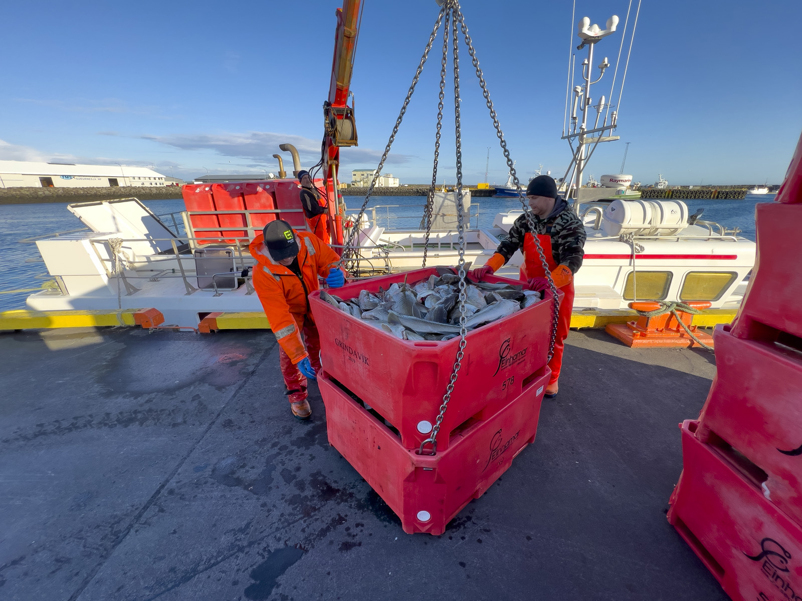 Fiskurinn leitar á önnur mið