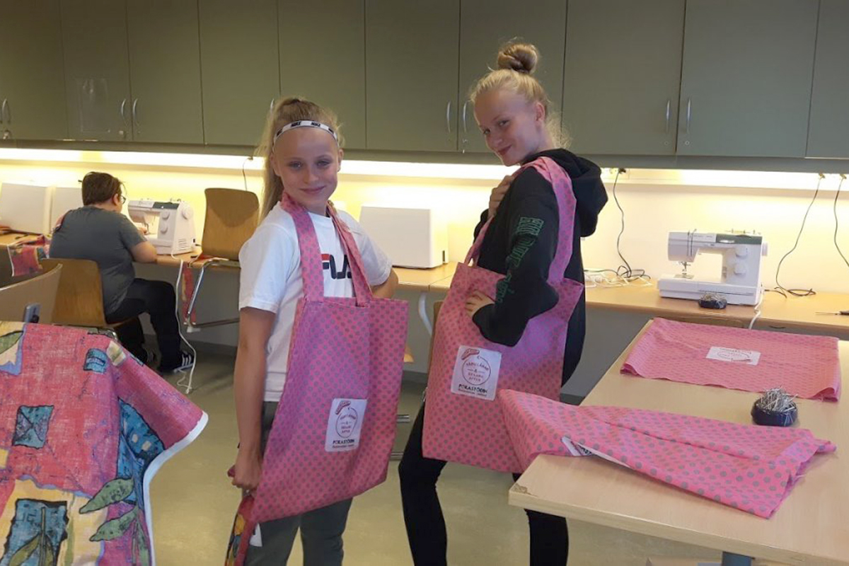 Saumað fyrir umhverfið í Njarðvíkurskóla - Ljósanótt verði plastlaus hátíð