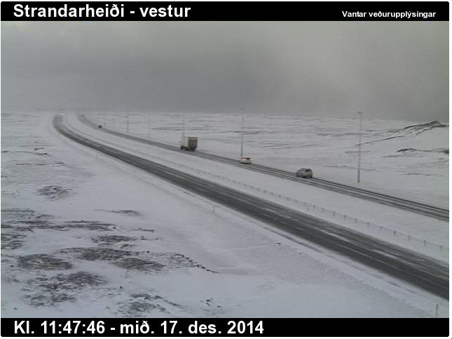 Hálkublettir og hvassviðri á Reykjanesbraut
