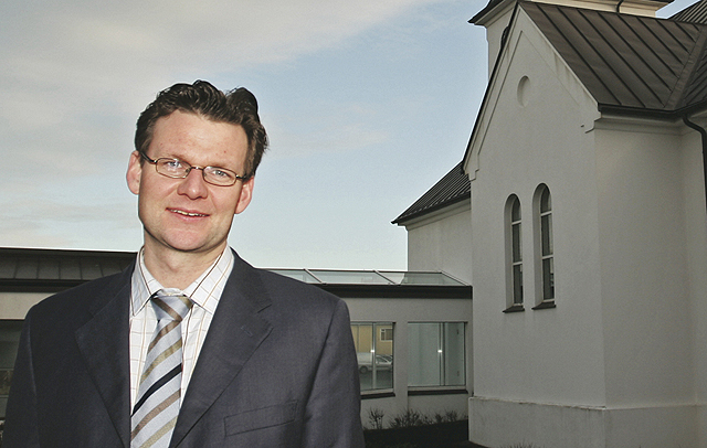 Sr. Skúli á leið í Neskirkju