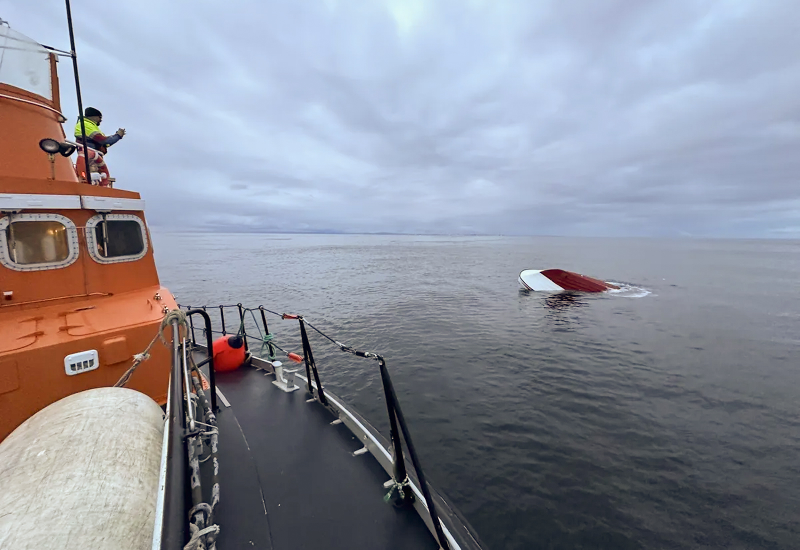 Skipstjóri og tveir stýrimenn flutningaskips í haldi lögreglu eftir sjóslysið við Garðskaga