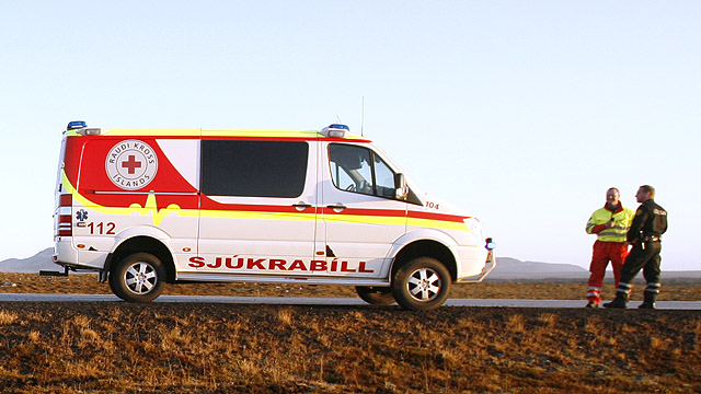 Stálu eldsneyti af sjúkrabílnum