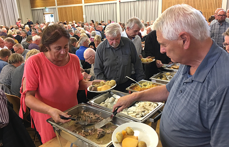 400 manna skötumessa í Garði