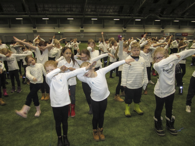 Skólahreystikrakkar fylltu Reykjaneshöllina