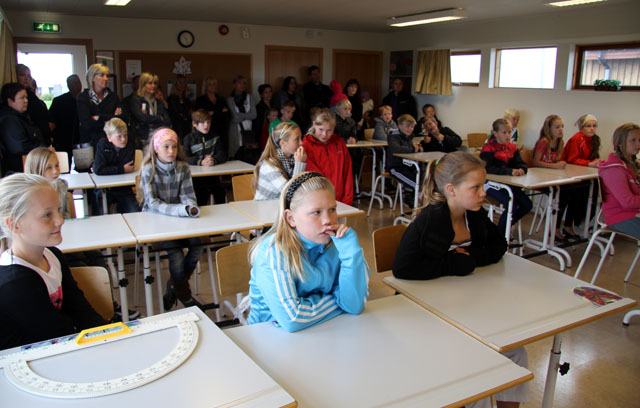 Sólbrúnir krakkar mæta til skóla eftir frábært sumar