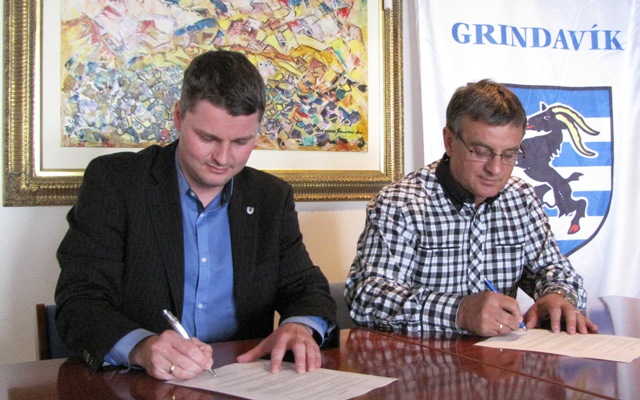 Skrifað undir samning við Skólamat