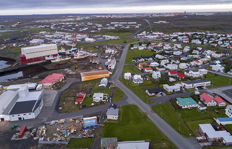 Partýstand og útsýni yfir garða og sólpalla