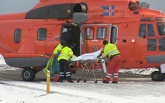 Hafnsögubátur sótti slasaðan sjómann í togara
