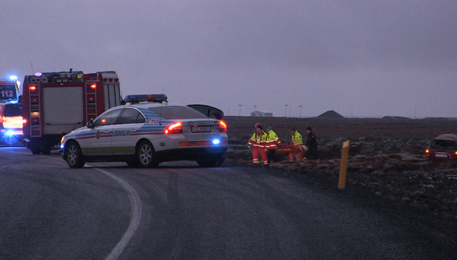 Ökumaður varð undir bifreið sem valt