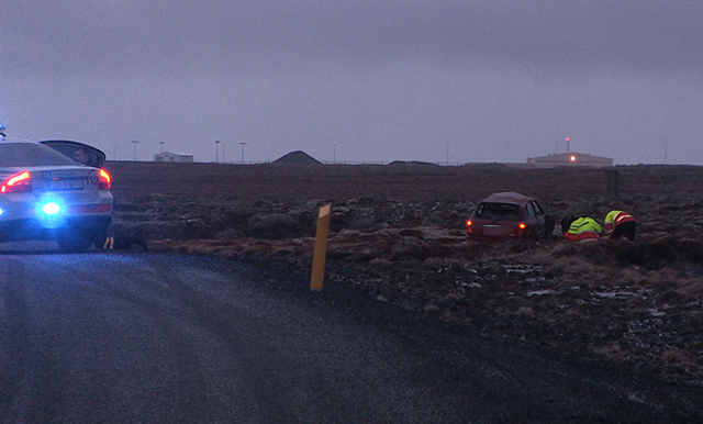 Ökumaður varð undir bifreið sem valt