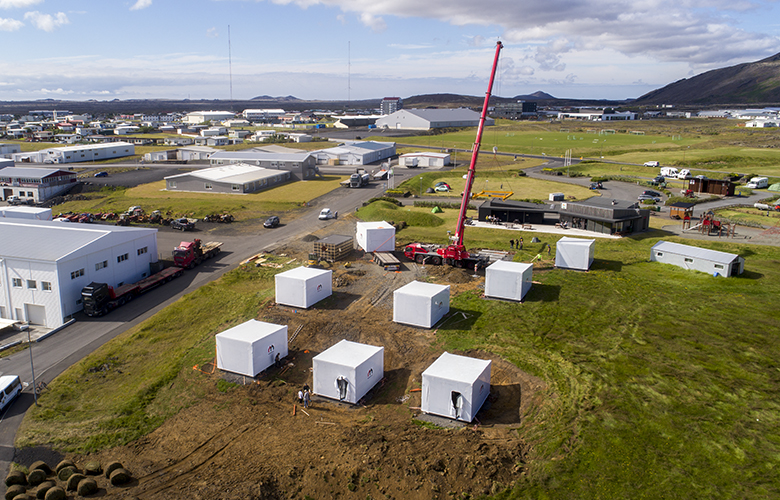 Tíu smáhýsi við tjaldstæðið í Grindavík
