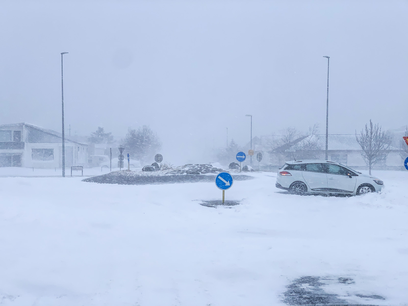 Ófært á Suðurnesjum og alls ekkert ferðaveður