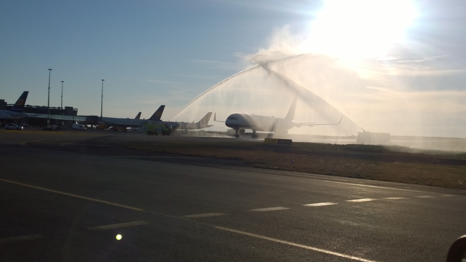 Íslensku keppendurnir fengu flottar mótttökur í flugstöðinni