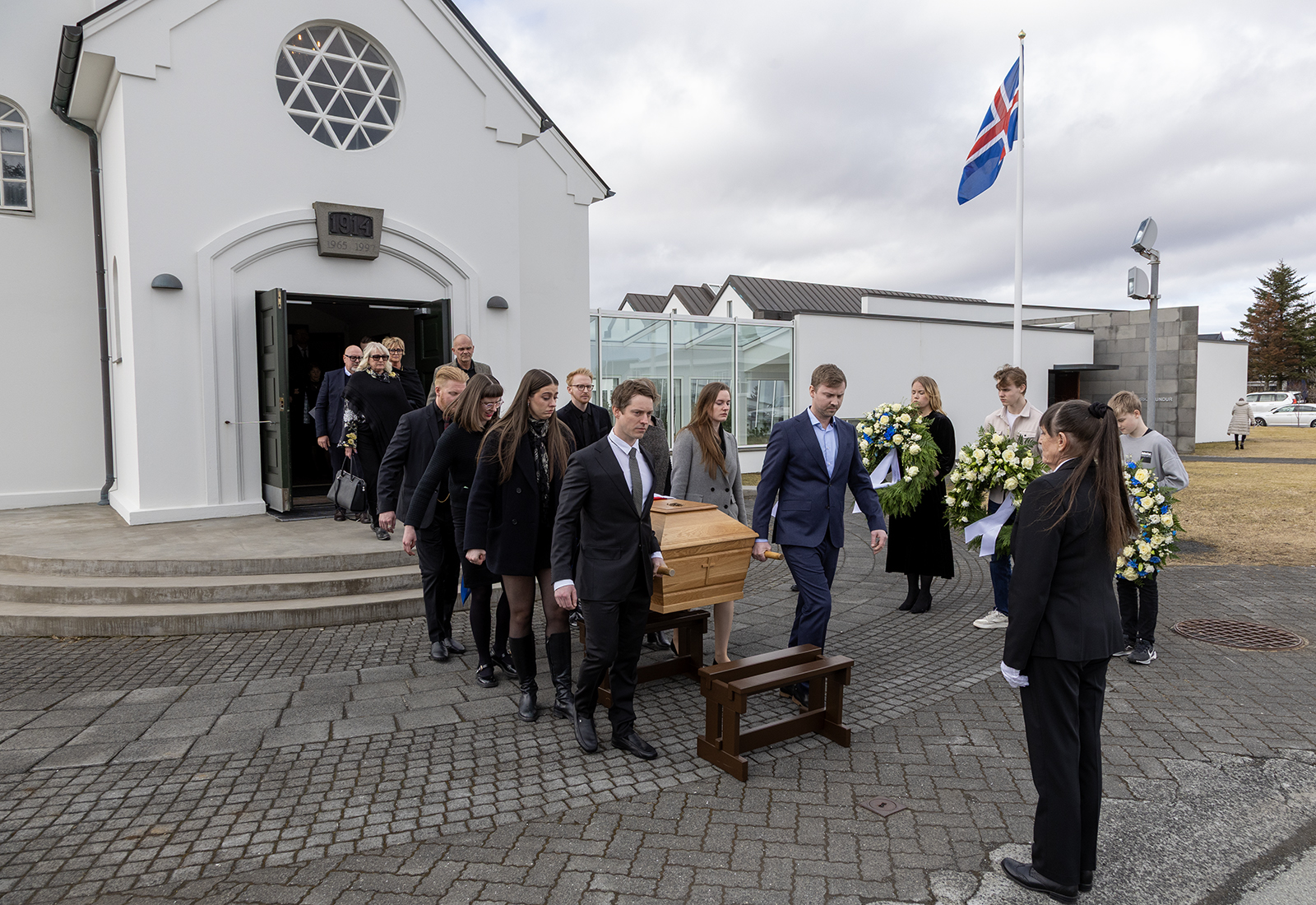 Steinn Erlingsson borinn til grafar