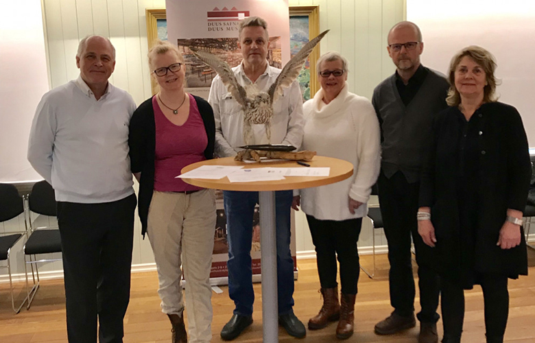 Reykjanesbæ afhentur fjöldi listaverka