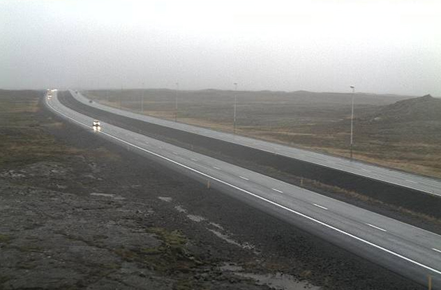 Óveður á Reykjanesbraut og Grindavíkurvegi