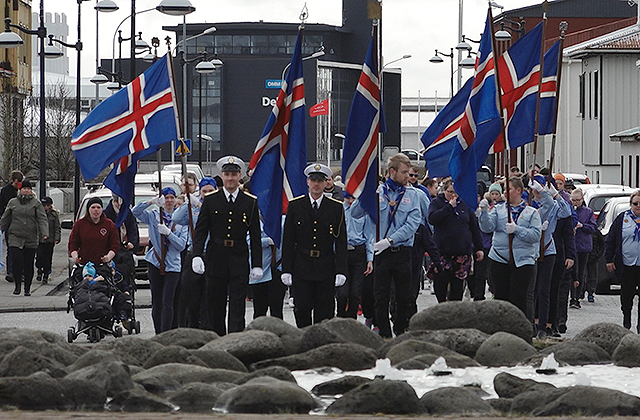 Myndskeið: Sumri fagnað með skrúðgöngu