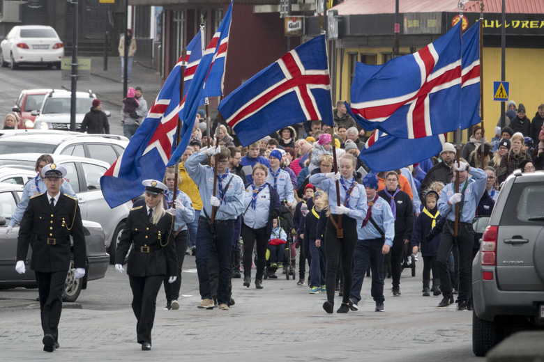 Skátar gengu inn í sumarið