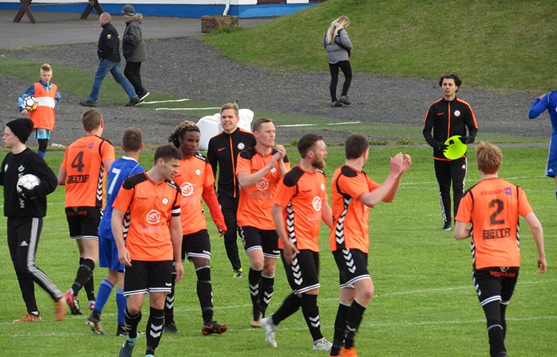 Þróttur á toppinn