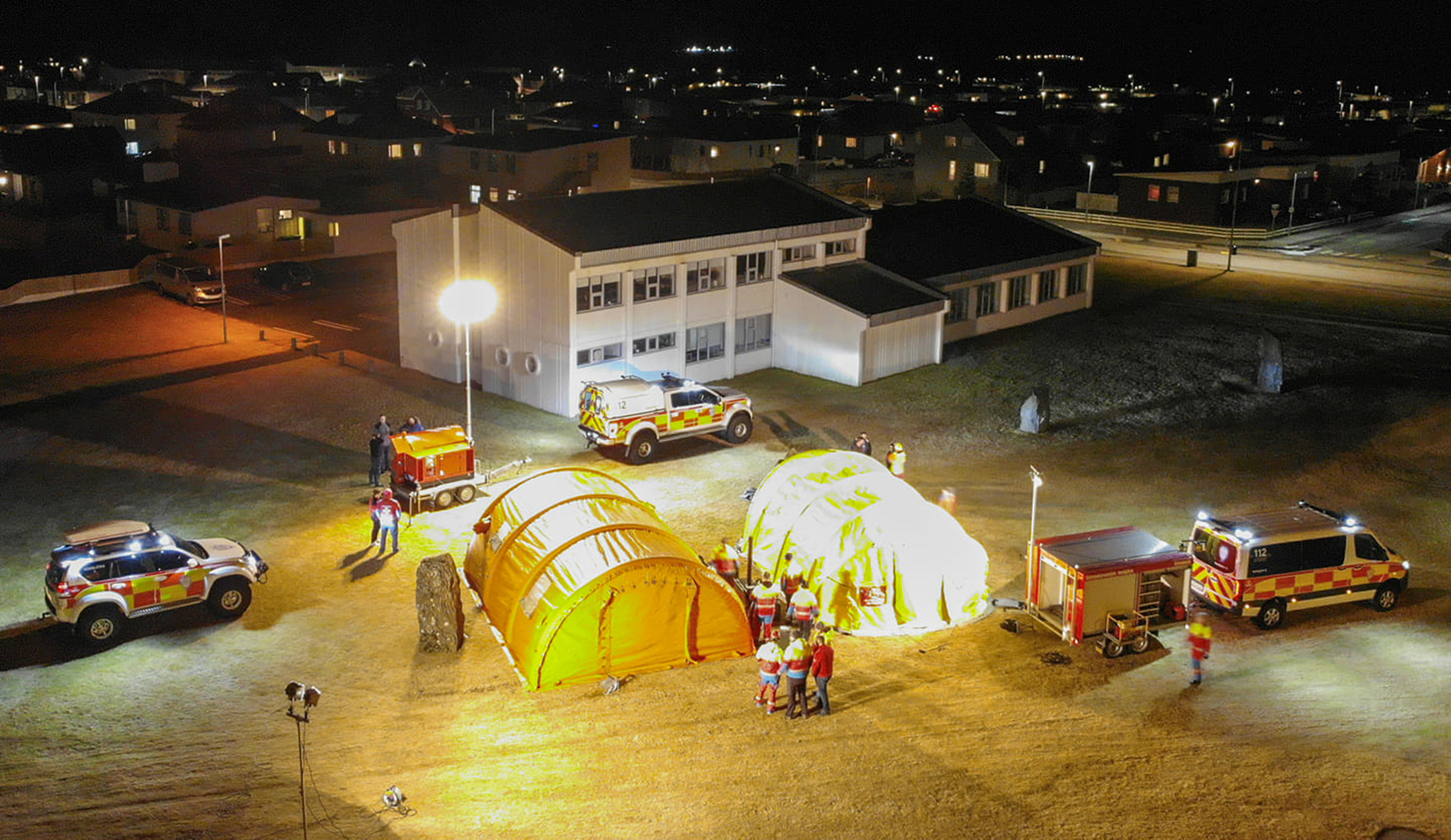 Settu upp stórar tjaldbúðir í Grindavík