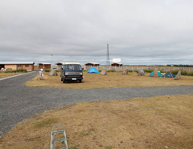 Leita að hentugum stað fyrir tjaldstæði í Reykjanesbæ