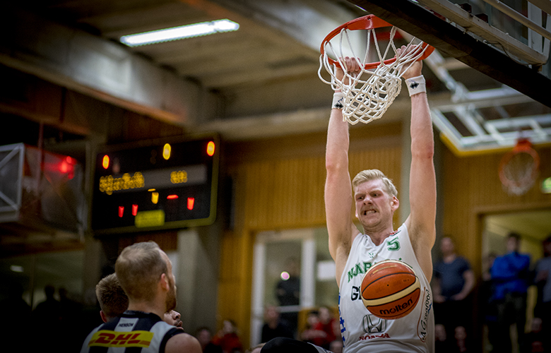 Ragnar fer frá Njarðvík