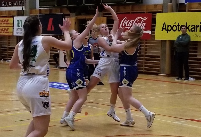Ljónynjur höfðu betur í grannaslagnum