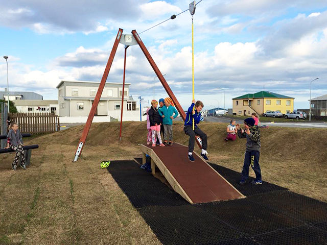 Aparóla komin upp í ungmennagarðinum í Grindavik