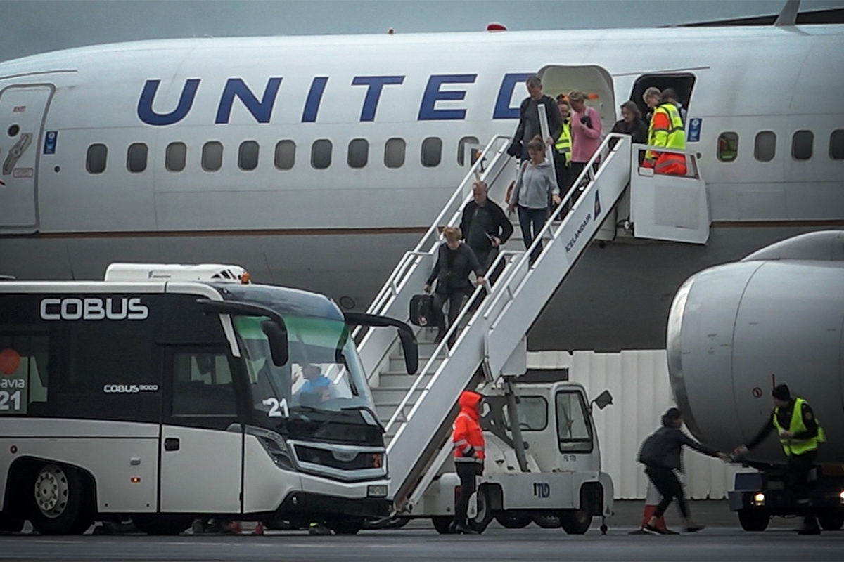 Kona stöðvuð með stera í flugstöðinni