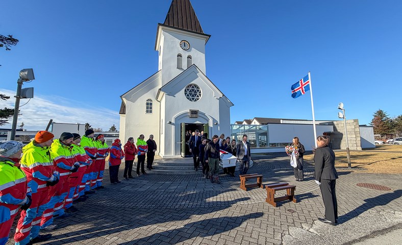 Björgunarsveitarfólk stóð heiðursvörð við útför Garðars