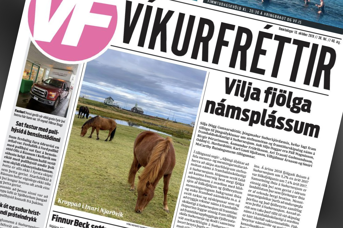 Víkurfréttir bleikar og glóðvolgar úr prentun