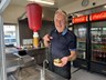 Villi í Pulsuvagninum stendur síðustu vaktina í dag