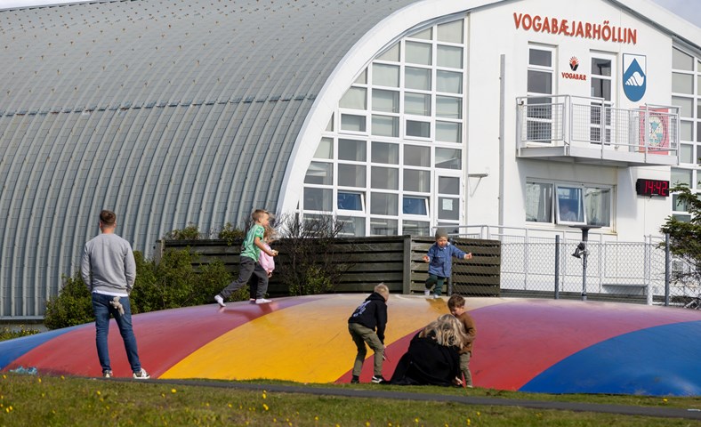 Loppumarkaður og lifandi kaffihús í Vogum: Gefðu gömlum hlutum nýtt líf